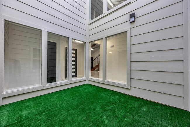 Building Photo - 14223 Stokesmount Dr