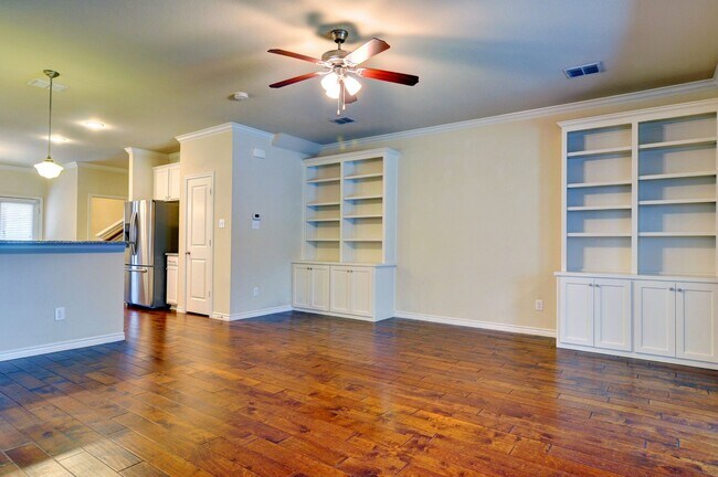 Building Photo - Monticello Townhome
