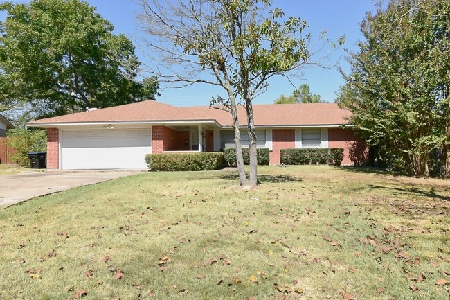 Building Photo - 1208 Yellowstone St