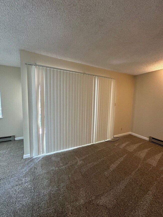 Building Photo - 2 bedroom, 1 bath condo in Mountain View
