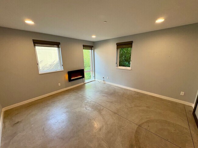 Building Photo - Beacon Hill Townhouse