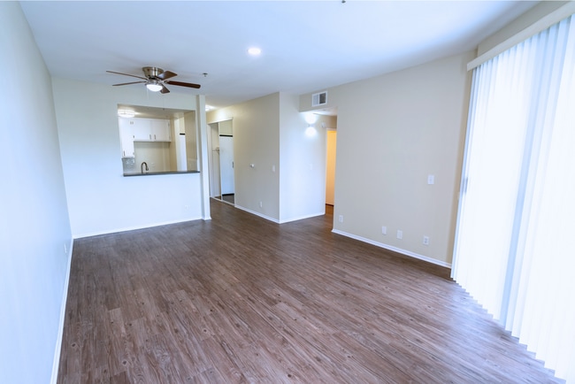 Interior Photo - 845 S. Kingsley