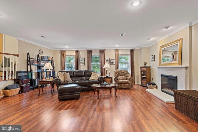 Building Photo - 1719 Larkmeade Dr