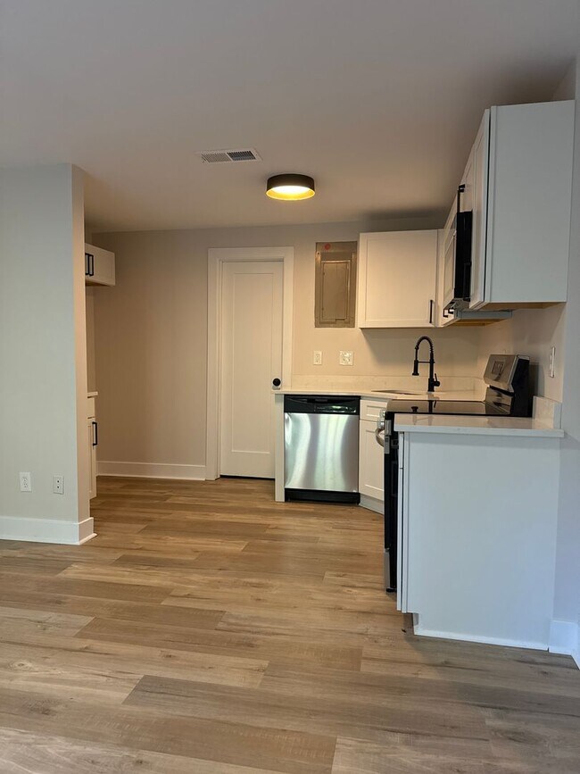 Building Photo - 4 bed 3 bath in Marietta!