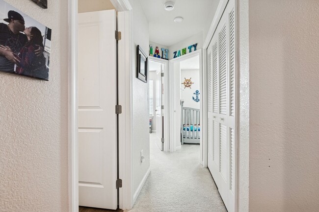 Building Photo - Chesapeake, 3 bedrooms, End Unit- Quick Mo...