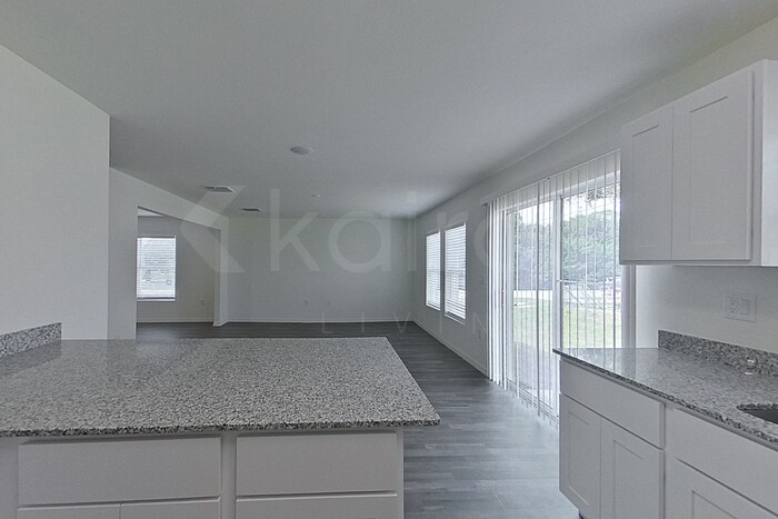 Building Photo - 21262 Quesada Ave