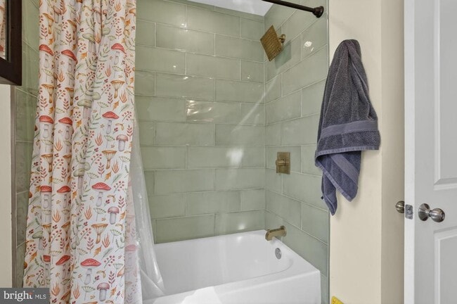 Building Photo - 1742 Dorrance St