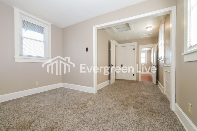 Building Photo - 1420 S 33 St