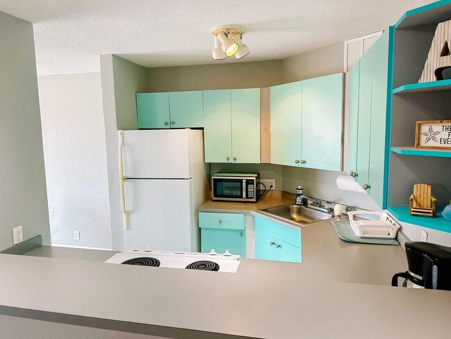 Building Photo - Gorgeous 1-Bedroom, 1-Bathroom Condo in St...