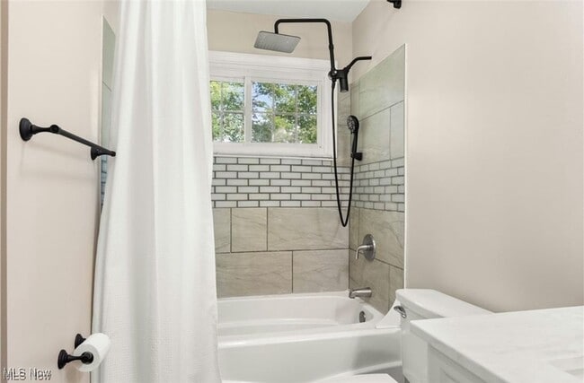 Building Photo - 794 Robinhood Dr