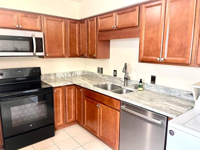 Building Photo - 278 Main St