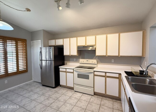 Building Photo - 6757 W Gardenia Ave