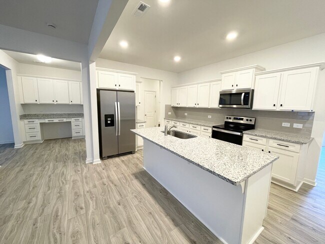 Building Photo - 3 br  Quiet community, paired Home minutes from I-77 and I-40