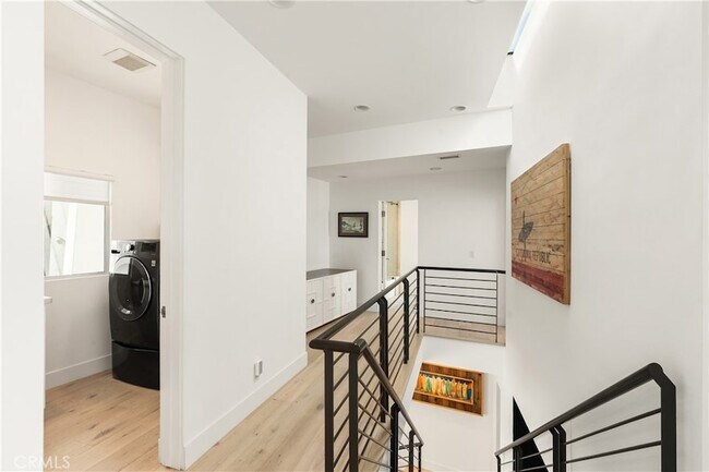 Building Photo - 3230 Tyrol Dr