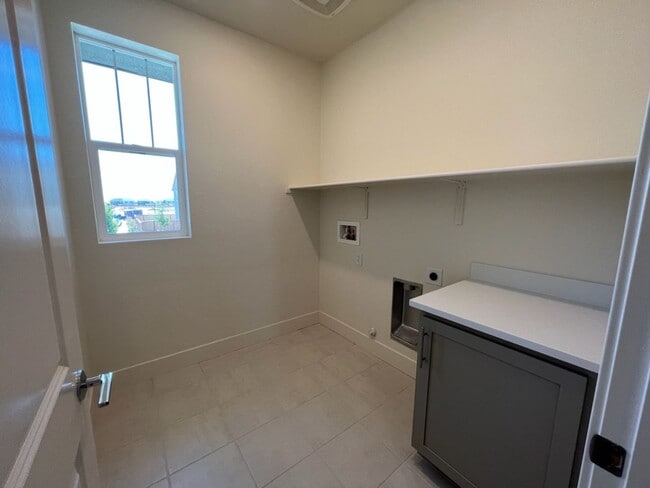 Building Photo - Newer Construction Home located in desirab...