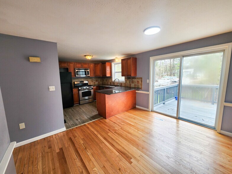 Building Photo - 67 Burgundy Dr