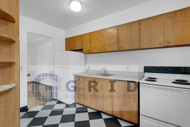 Building Photo - One Bedroom Apartment Available - Montavil...