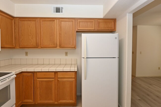 Building Photo - 2 story home, gated community, near Shops ...