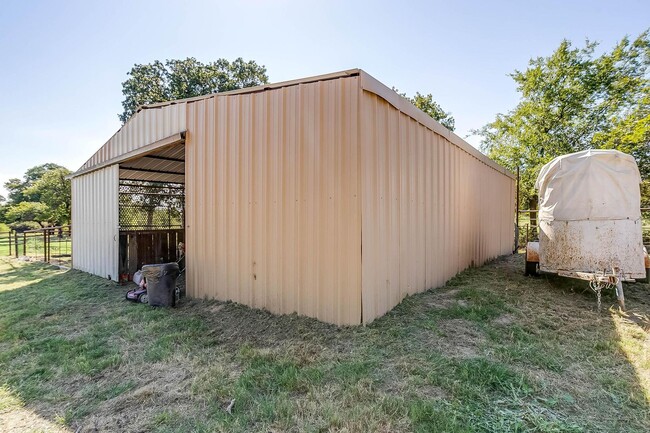 Building Photo - Country Living with Several Acres of Pastu...