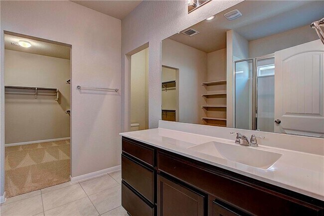 Building Photo - 2212 Bettylou Ln