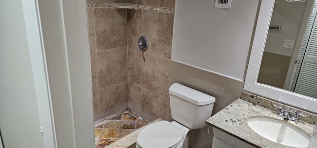 Building Photo - 9460 Tangerine Pl