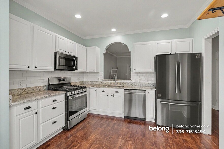 Building Photo - 2210 Trailwood Valley Cir