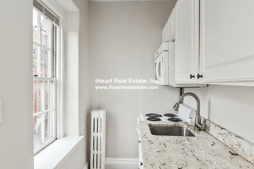 Building Photo - 47 S Russell St