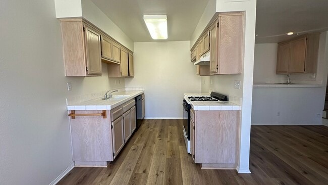 Building Photo - West Lancaster Townhouse in gated communit...