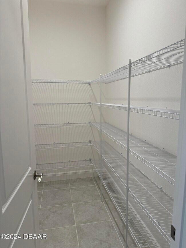 Building Photo - 2005 Divot Dr