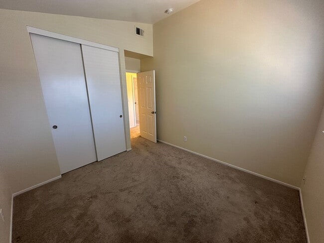 Building Photo - Beautiful 4 Bedroom, 2.5 Bath Tracy Home