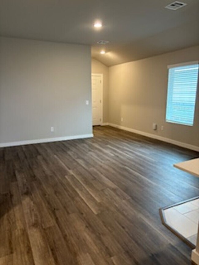 Building Photo - New Home!