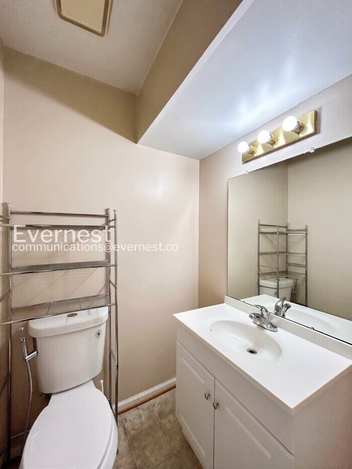 Building Photo - 11406 Wentworth Ct