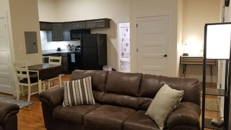 Building Photo - 722 Commerce St