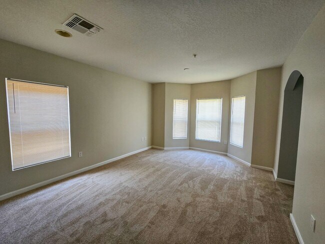 Building Photo - 1 bedroom condo in a resort like community