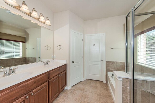 Building Photo - 117 Colthorpe Ln