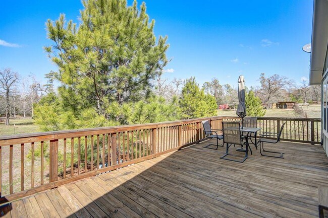 Building Photo - 460 Pine Tree Loop