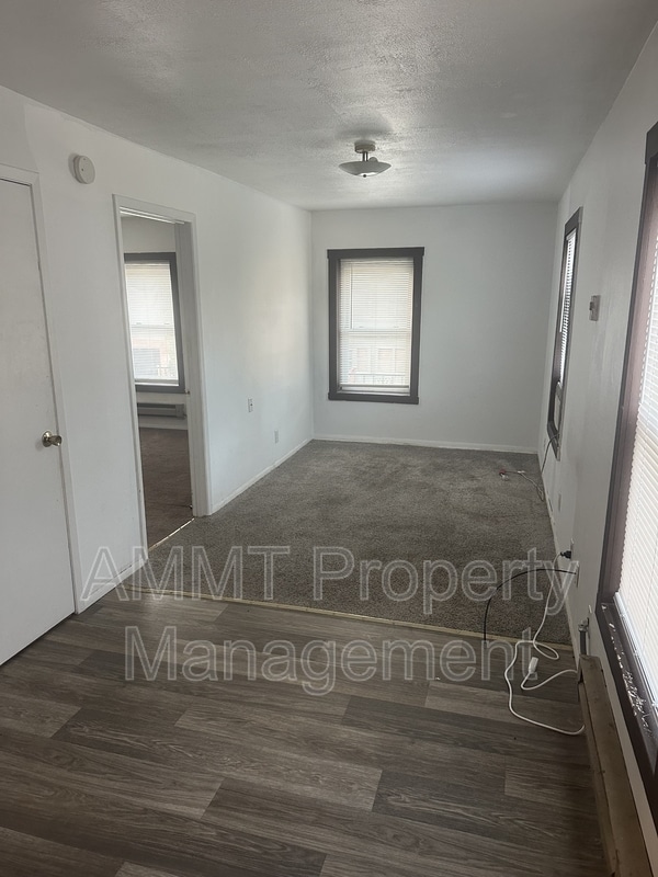 Building Photo - 145 E Main St