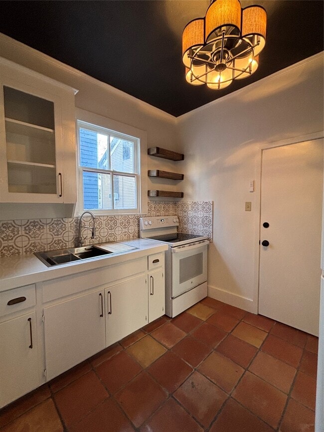 Building Photo - 613 14th St