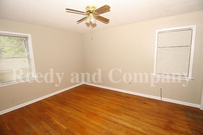 Building Photo - 3635 W Big Bend Dr