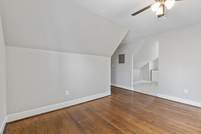 Building Photo - 5821 Royal Oak Ave