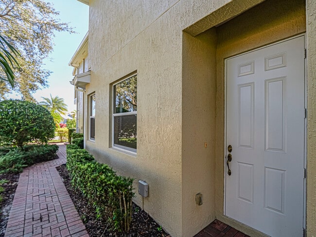 Building Photo - 1965 Bridgepointe Cir