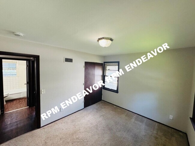 Building Photo - 4 Bed | 2 Bath | Pet Friendly | Spacious ,Fenced in Yard!