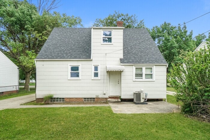 Building Photo - 790 E 258th St