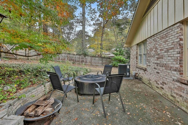 Building Photo - Renovated Peachtree City Ranch Close to Ev...