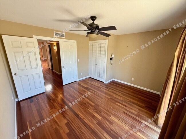 Building Photo - 3 BEDROOM 2 BATHROOM HOME RIGHT ON McCORMI...