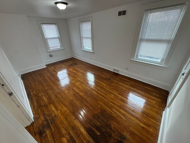 Building Photo - 1415 Freemont St