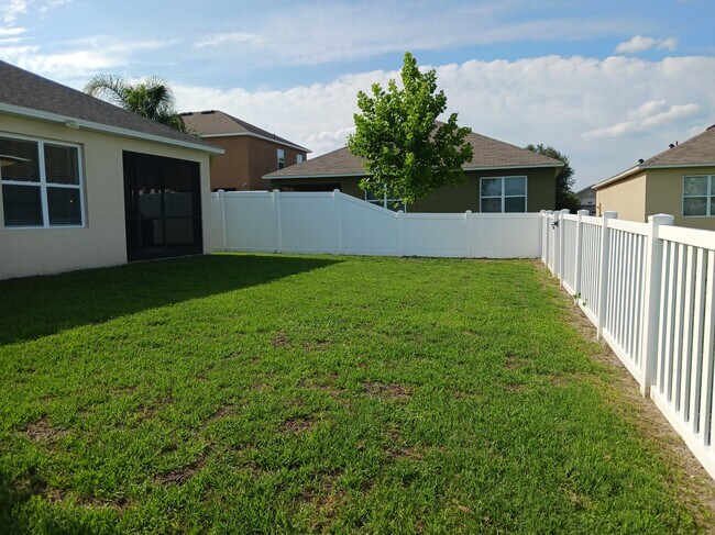 Building Photo - 563 Honey Bell Rd