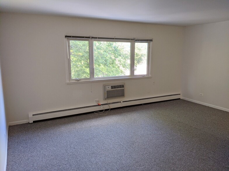 Building Photo - 800 Custer Ave