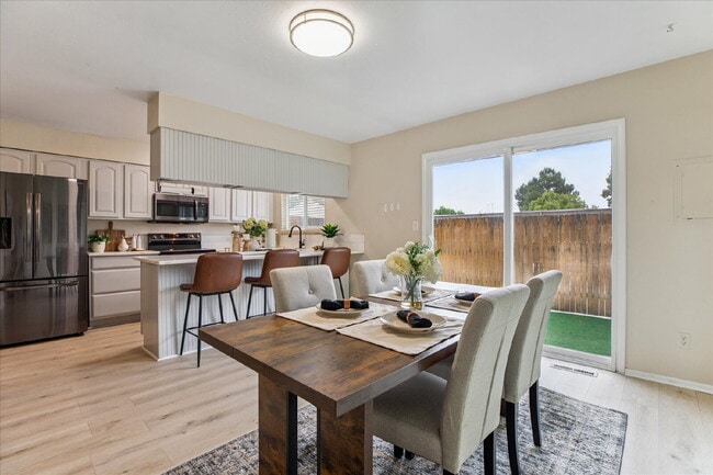 Building Photo - Pet-friendly 2 bed/2.5 bath Lakewood townhome - Available Now!