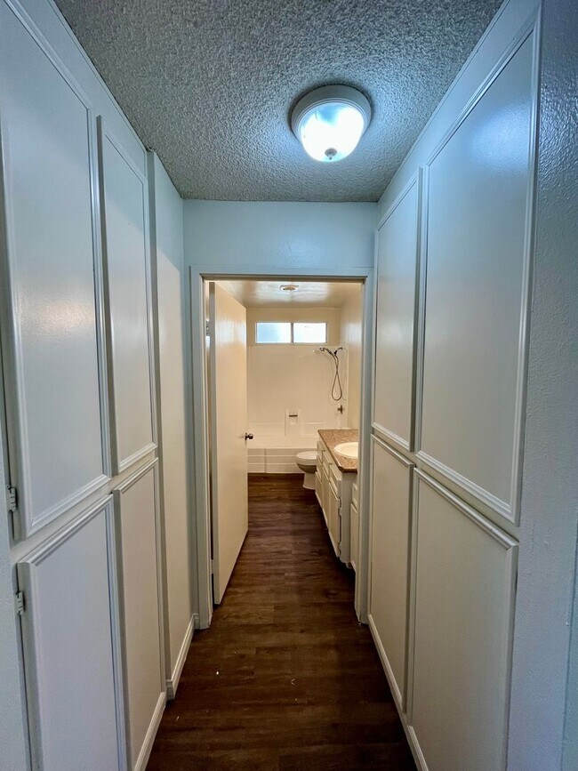 Building Photo - Remodeled 3 Bed/ 2 Bath Clairemont Mesa